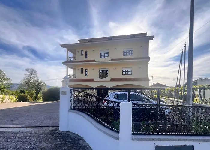 Отель Pensao Repouso Do Peregrino Паредиш-ди-Кора